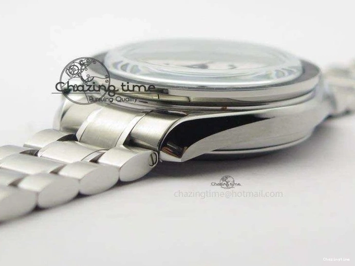 0429 Efficient Speedmaster JHF SS Snoopy Award 45th Anniversary White dial On SS Bracelet 8239
